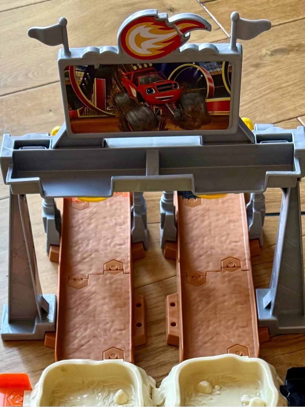 EUC: Fisher-Price Nickelodeon Blaze & the Monster Machines Mud Pit Race Track